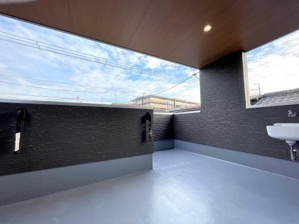 【その他】 | ※当社施工例
開放的なバルコニーは見晴らしもよく、太陽の温かな温もりをめいっぱい受け止めてくれます。