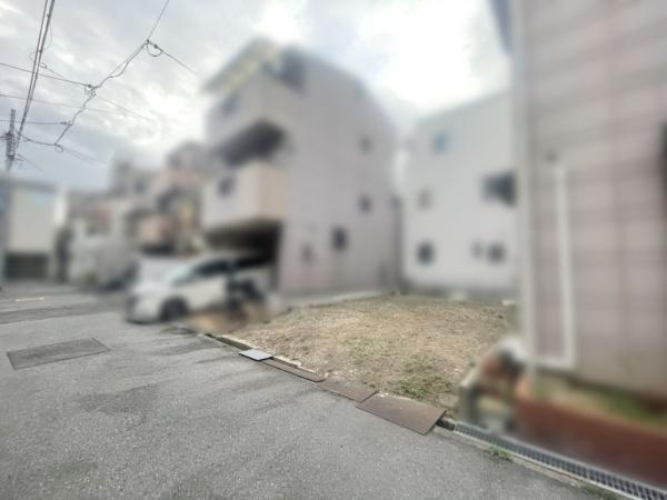 【前面道路含む現地写真】 | 全面道路：幅員約4ｍ！前面道路は交通量も少なく、安心してお住まい頂けます!