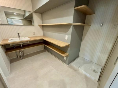 【収納】 | 越谷ファミリータウンD棟 | 【女性に人気のウォークインクローゼット。収納は自信のある物件です】