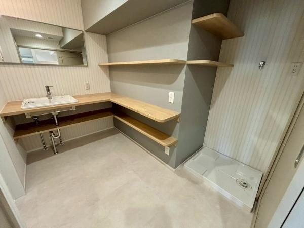 【収納】 | 越谷ファミリータウンD棟 | 【女性に人気のウォークインクローゼット。収納は自信のある物件です】