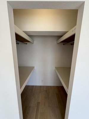 【玄関】 | 越谷ファミリータウンD棟 | 【玄関・シューズボックスも広く玄関の印象も明るいです】