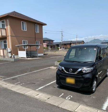 ナモワール　Ａ棟の駐車場