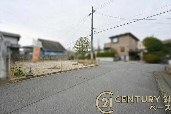 大和郡山市泉原町の売地の前面道路含む現地写真|前面道路約６ｍでお車の出し入れも楽々！