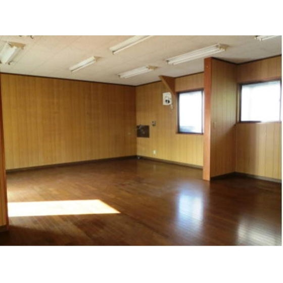 笠松町長池倉庫の内装