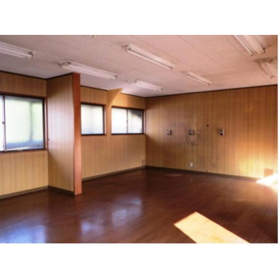 笠松町長池倉庫の内装