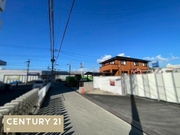和歌山市西小二里2丁目　中古戸建の前面道路含む現地写真