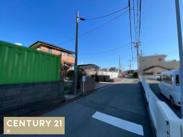 和歌山市西小二里2丁目　中古戸建の前面道路含む現地写真