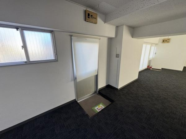 セイザンハイツ高松の玄関