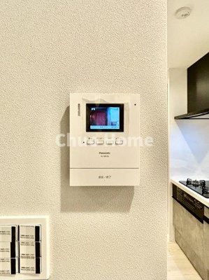 【セキュリティ】 | サンサーラ第2吾妻橋 | 【モニターホン】誰が来たかすぐにわかるカラーモニター付きインターホン。通話ボタンを押すまでは室内の音は漏れていませんので相手を確かめてから応対できます。