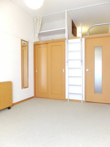 レオパレスシャンブル穴川の居間・リビング|2Fじゅうたん