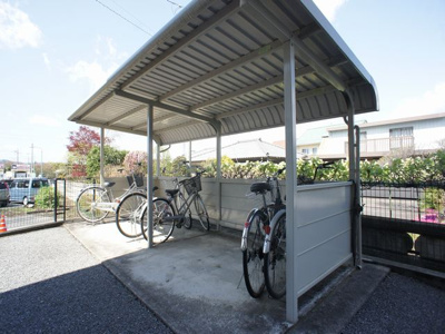 【その他共用部分】 | グランデールサカエ | 屋根付きの駐輪場があります♪