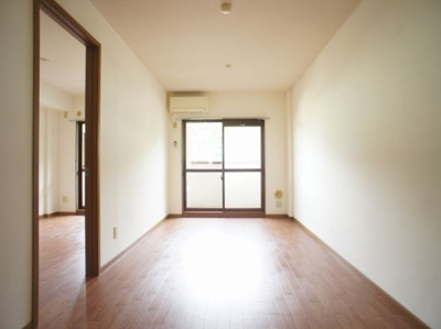 【居間・リビング】 | グランデールサカエ | 快適に過ごせるエアコンが付いています♪