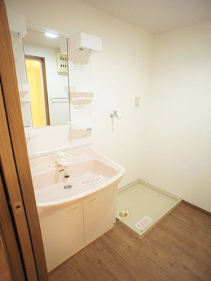 【洗面所】 | グランデールサカエ | 洗髪洗面化粧台と洗濯機置き場があります♪