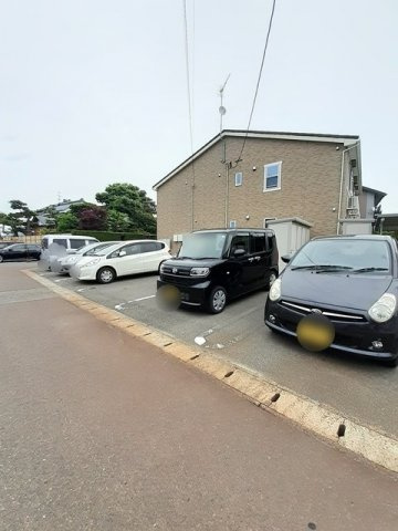 ブリッサ　カメリアの駐車場