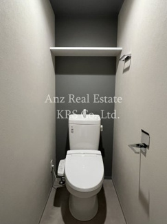 【トイレ】 | WORVE大阪本町 | 温水洗浄便座つきトイレです☆棚もあります♪