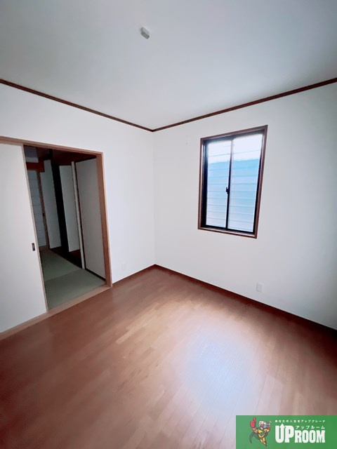 北名古屋市貸家の居間・リビング