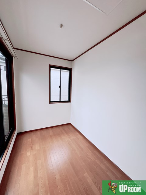 北名古屋市貸家の居間・リビング