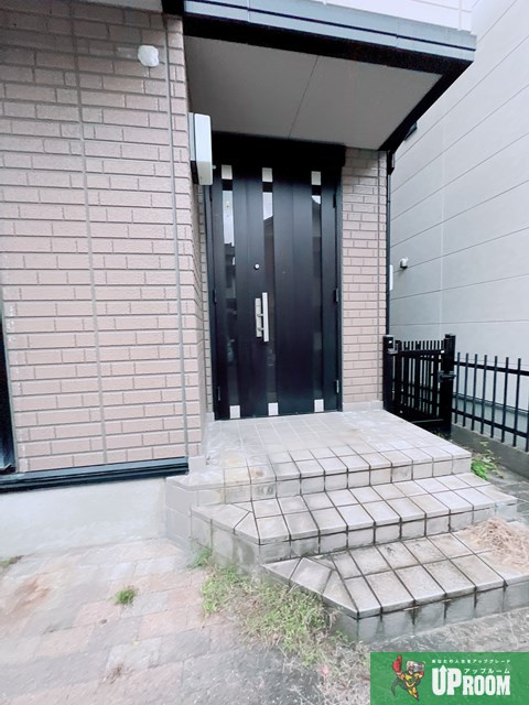 北名古屋市貸家のエントランス