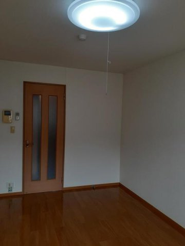 コリウスの内装|明るい色調の室内です