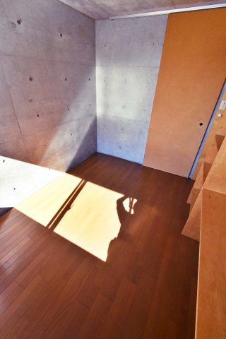 メネダスの内装