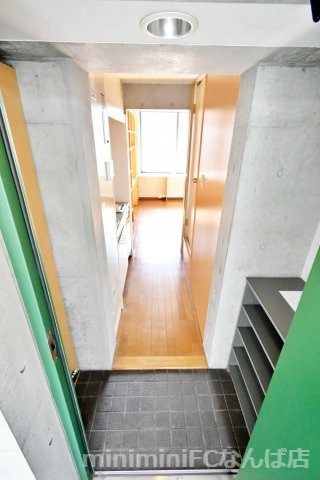 メネダスの玄関