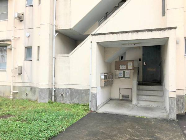 ビレッジハウス下広川1号棟のエントランス|毎日通るエントランスはこのようになっています