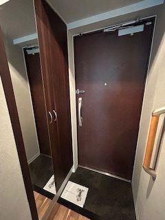 アリビオ江坂垂水町の玄関|落ち着いた玄関です