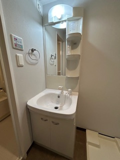 アリビオ江坂垂水町の洗面所|コンパクトで使いやすい洗面所