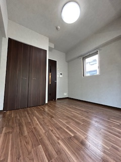 アリビオ江坂垂水町の居間・リビング|ゆったりとした居間です