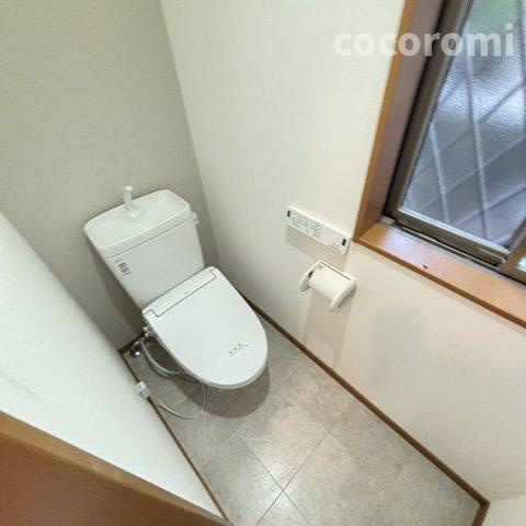 田井町貸家のトイレ