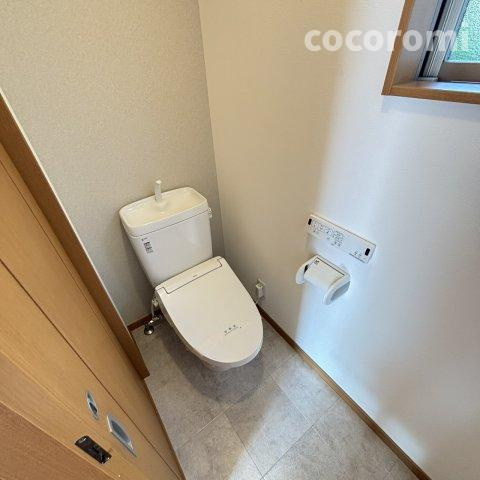 田井町貸家のトイレ