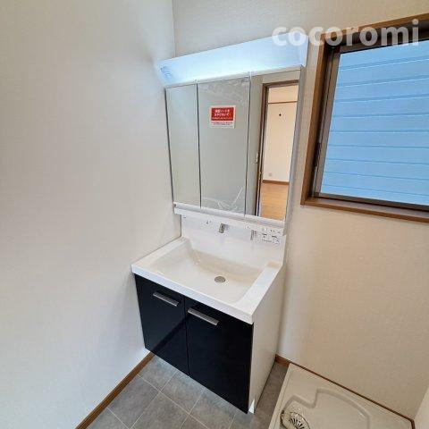 田井町貸家の洗面所