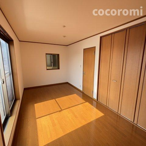 田井町貸家の洋室