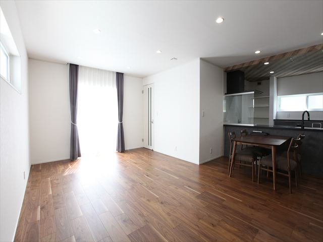 【居間・リビング】の画像