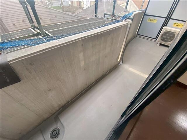 プワソン　ルージュのバルコニー