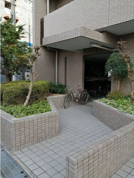 フォレスタ育和のエントランス