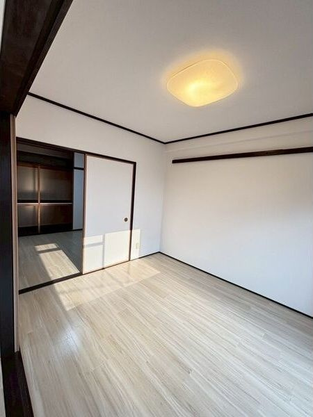 フォレスタ育和の洋室
