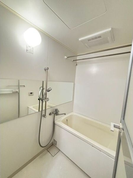 フォレスタ育和の浴室