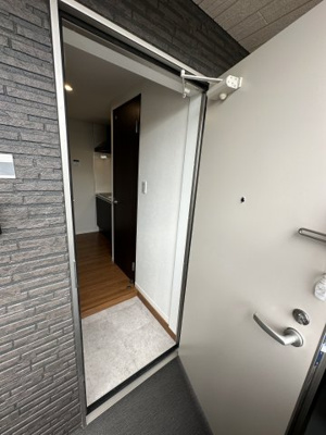 【玄関】 | ベイルーム厚木幸町 | シューズボックスは高さ可動式の大容量サイズとなっており女性にもおススメです♪