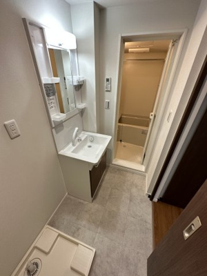 【洗面所】 | ベイルーム厚木幸町 | 洗面所に独立洗面台・トイレ・室内洗濯機置場があります！