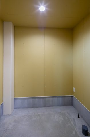 豊明市栄町西大根55-3GIMUCOの収納|倉庫内の階段下収納です。