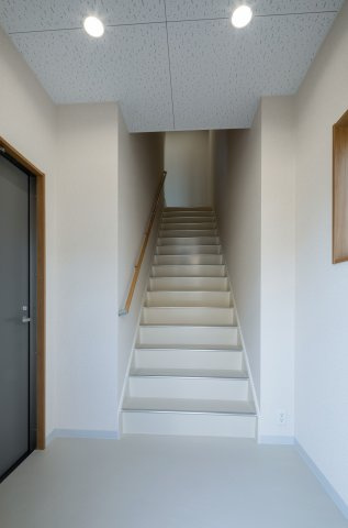 豊明市栄町西大根55-3GIMUCOのその他|事務所へ上がる階段です。