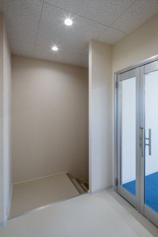 豊明市栄町西大根55-3GIMUCOのエントランス|事務所入り口です。