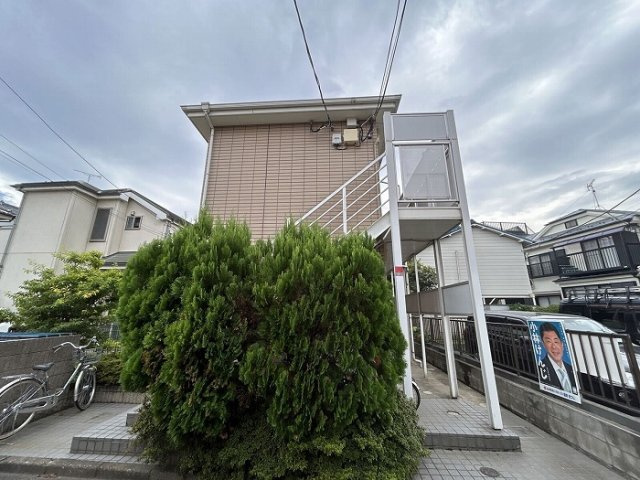 レオパレスＲＯＯＳＴの外観