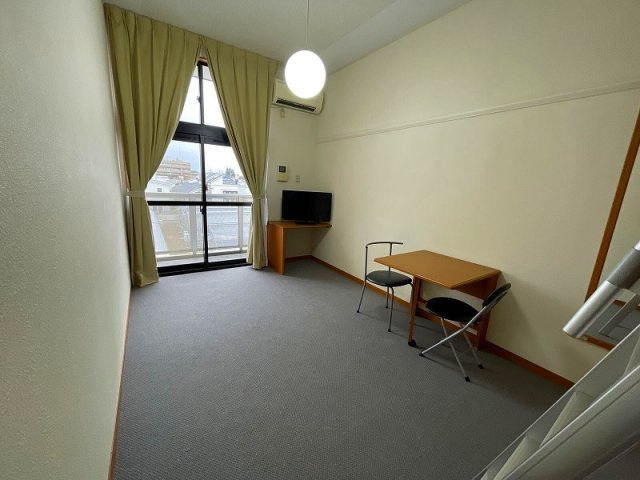 レオパレス１３ＳＴＯＮＥⅠの居間・リビング