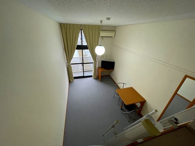 レオパレス１３ＳＴＯＮＥⅠの居間・リビング