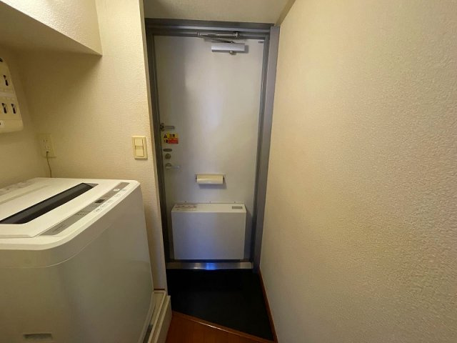 レオパレス１３ＳＴＯＮＥⅠの玄関