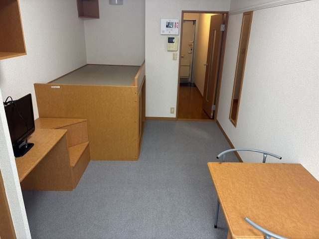 レオパレスカメリアの居間・リビング