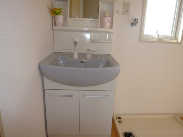 フレグランスまほろばＢの独立洗面台|洗髪洗面化粧台