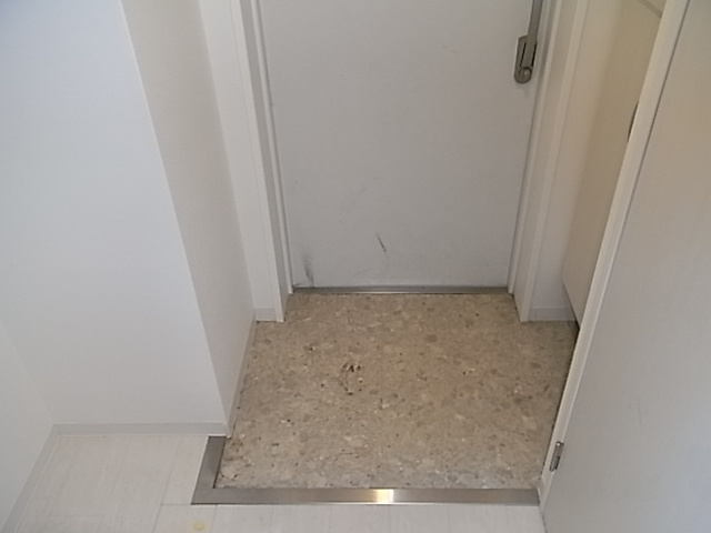 フレアコート甲南の玄関